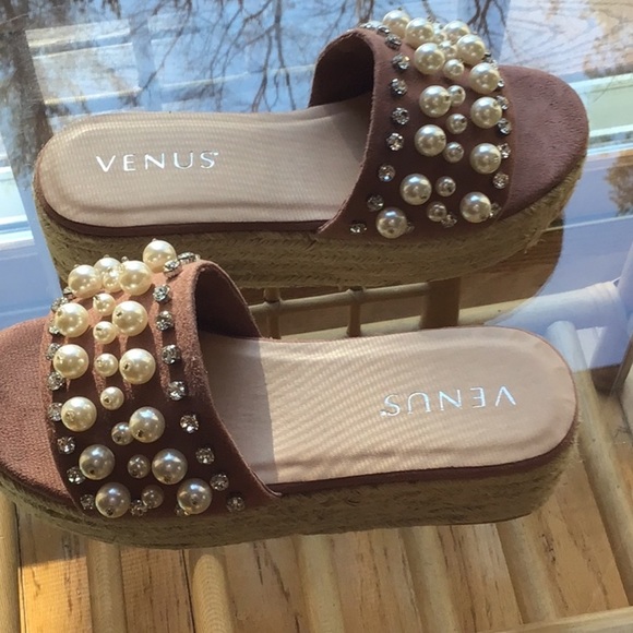 VENUS Shoes - New. Size 6 pearls and diamond Chrystal s, beautiful!